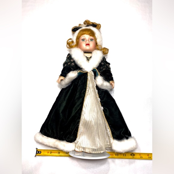 Brass Key Victorian Rose Collection Genuine Porcelain Doll Special Ed 1997 - Picture 9 of 9